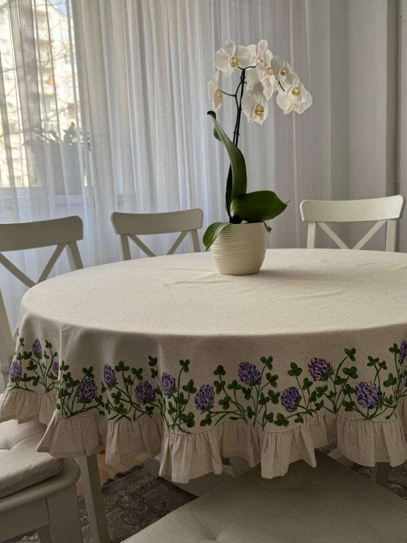 Fata de masa  Flori de trifoi